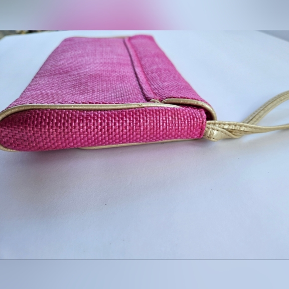 Avon Woven Shell Wristlet - Picture 4 of 10